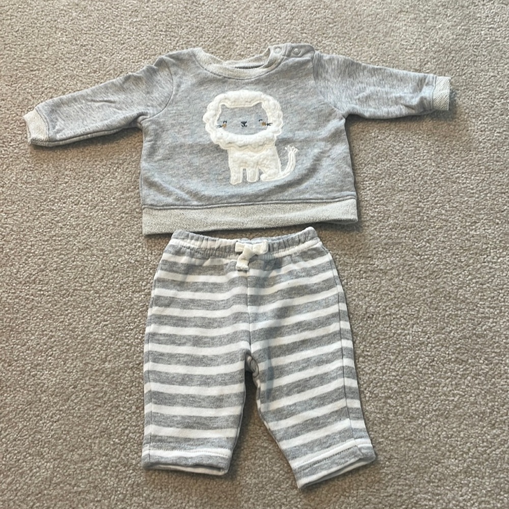 Carter’s newborn outfit